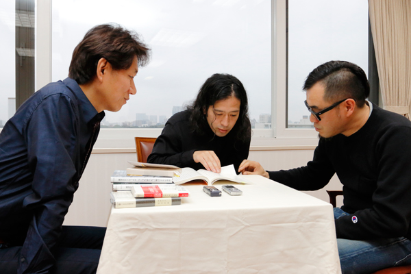 飛ぶ教室 のご紹介 スペシャル鼎談 微妙な歩幅 せきしろ 又吉直樹 金原瑞人 みつむら Web Magazine 光村図書出版